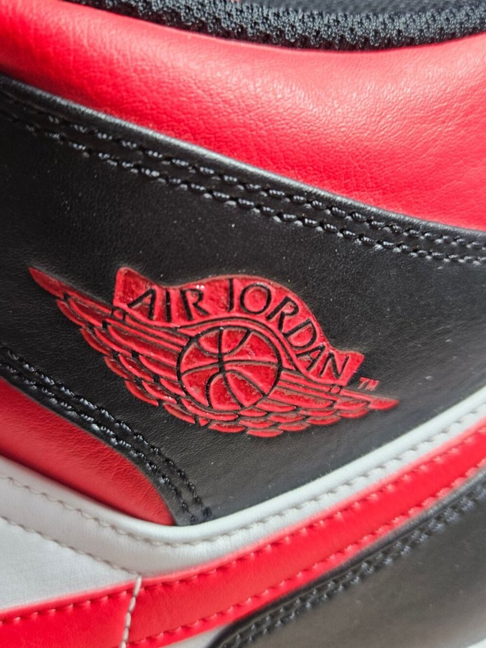 Air Jordan 1 Mid "Bred Toe" Sneakers Men Size 13 White/Black/Fire Red - Picture 13 of 16